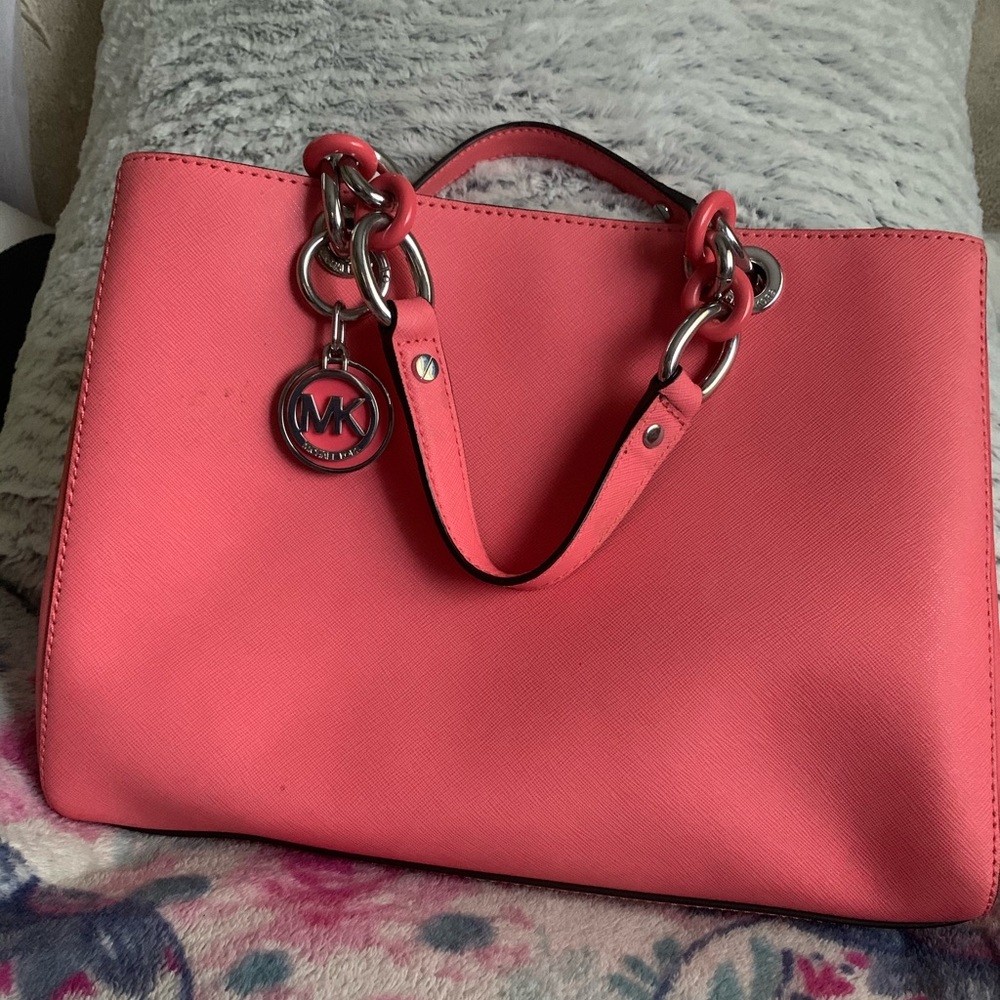 Micheal kors saffiano handbag💕